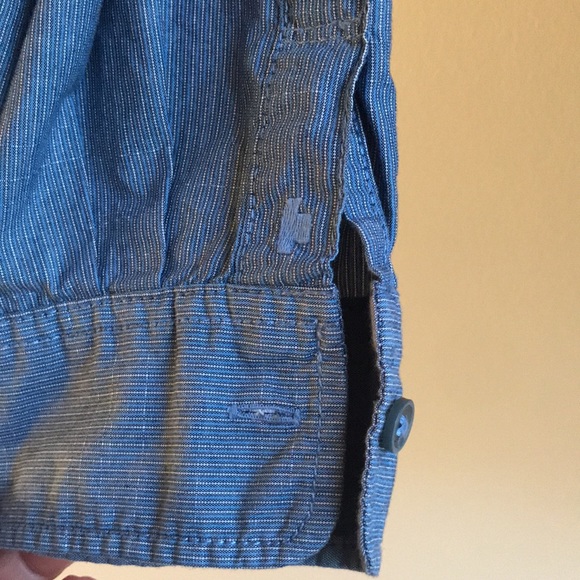 NWOT Men’s long-sleeved button down collared shirt blue/light pinstripe - Picture 4 of 8